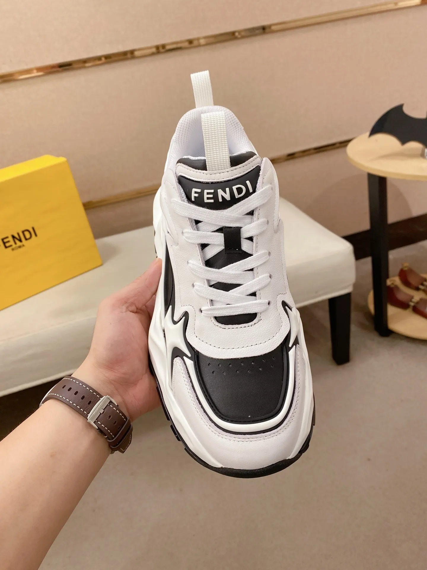 Factory price 580💰 FENDI new model (Fendi) official website 1:1 copy 👊🏻Upper 🇮🇹Imported cowhide🇩🇪Inside imported breathable mesh lining. The original outsole is molded to reflect the identity of every man, and the upper foot is elegant and stable🚶🏻🚶🏻The high-end custom counter original replica📯The shoe last remains unchanged regardless of wind and rain, and can withstand the verification of time🔍️,🔵 Size: 39-45. Can be customized 38-46 non-refundable and non-exchangeable!
